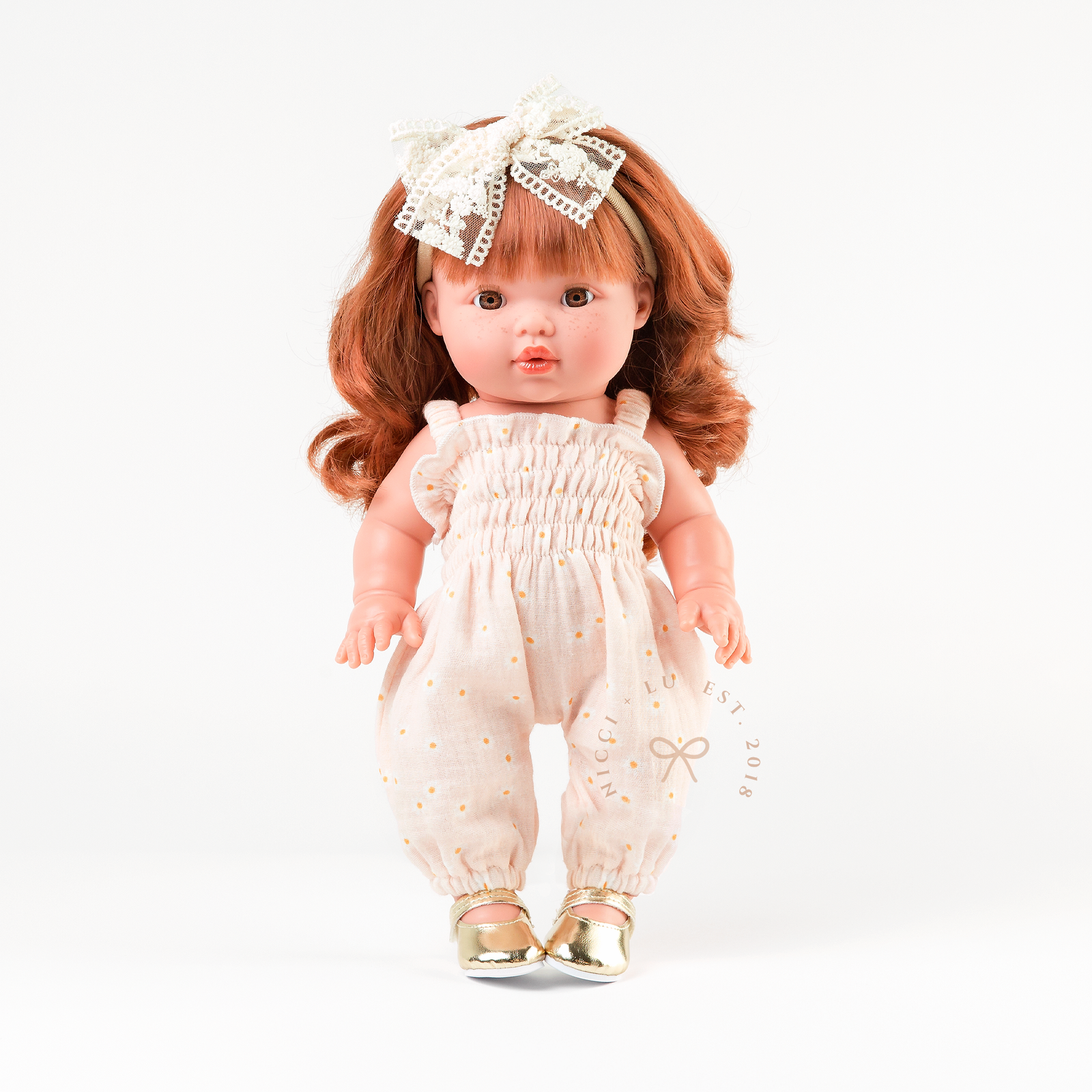 This Smocked Muslin Jumpsuit in muslin with a daisy print is a perfect piece of 34cm doll clothing for Mini Colettos, Minikane and Miniland dolls.