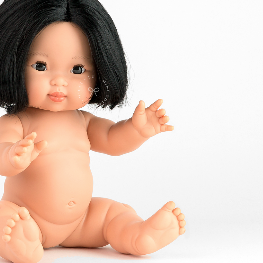 This closer view of Oshin highlights her beautifully styled black bob, delicate facial expression and detailed doll body. The 34cm Mini Colettos doll is a wonderful addition to a collection of dolls for creative play.
