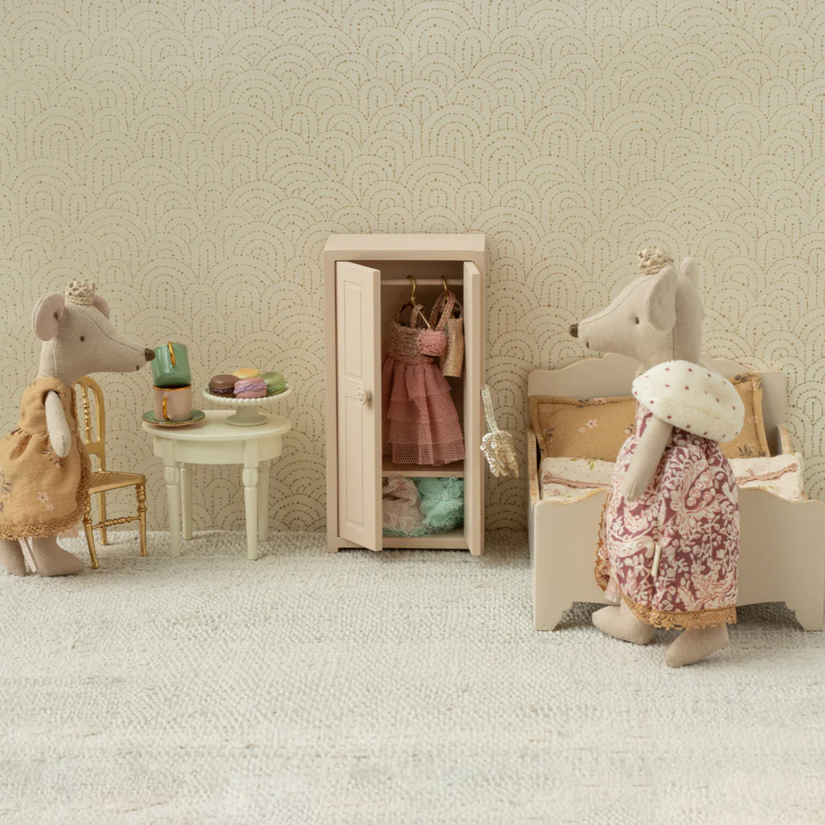 Maileg Queen Mouse Mum | Royal Miniature Mouse for Dollhouse Play