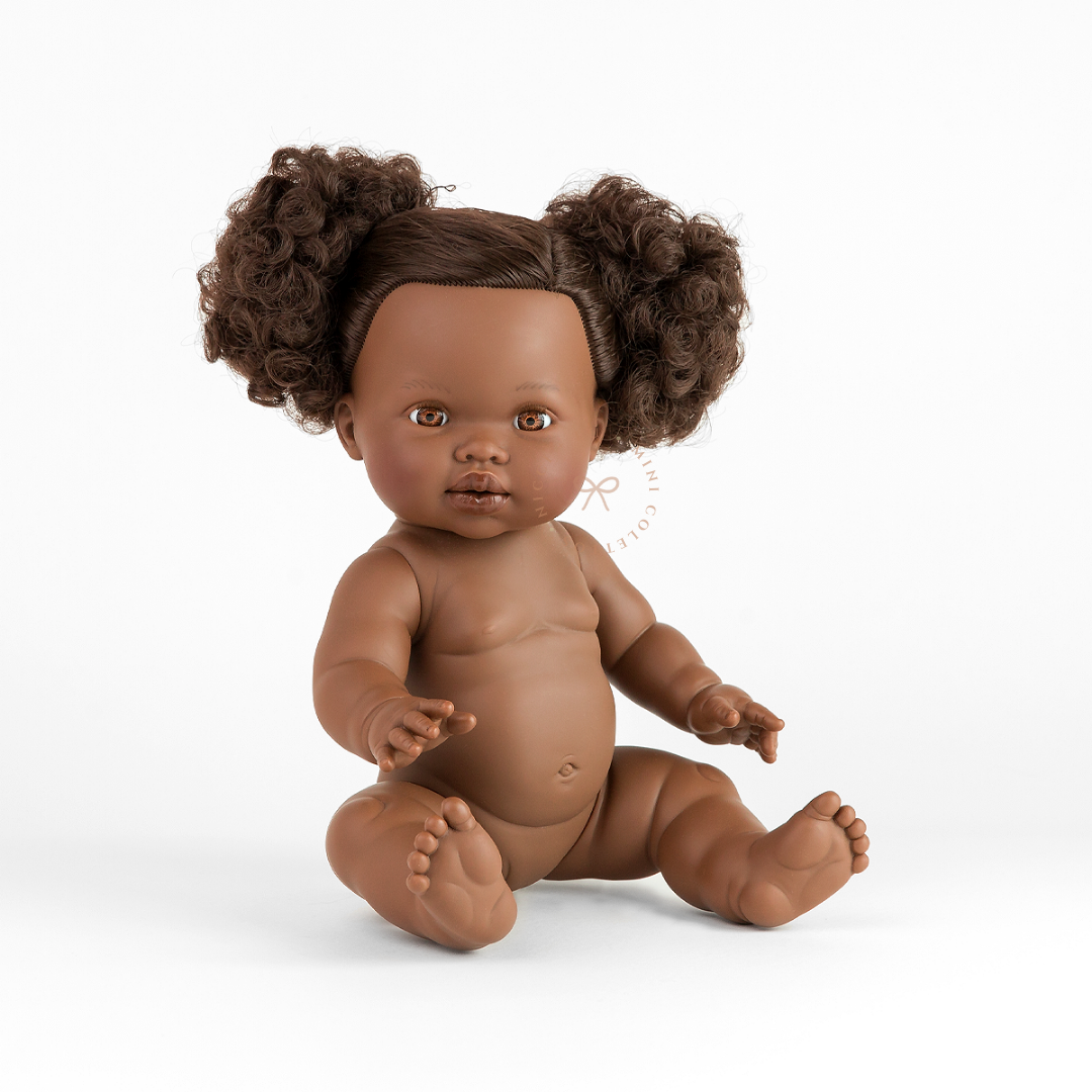 Meet Jedda, a beautiful 34cm Mini Colettos doll with deep brown skin, expressive brown eyes and gorgeous dark curly hair styled into two voluminous puffs. Anatomically correct, non-toxic and phthalate-free, Jedda is a lovely companion for imaginative play and dressing up.