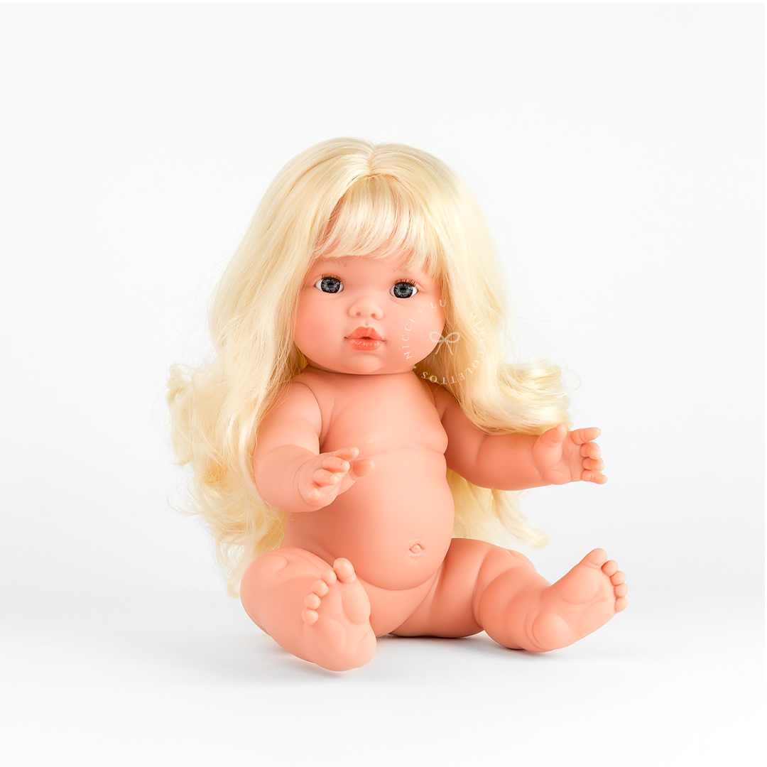 Sage looks adorable dressed in a delicate cotton candy pink smocked bubble romper with a matching linen fable hair bow. Her long blonde curls complete the sweet look, showcasing how beautifully the 34cm Mini Colettos doll can be styled with doll clothing and accessories.