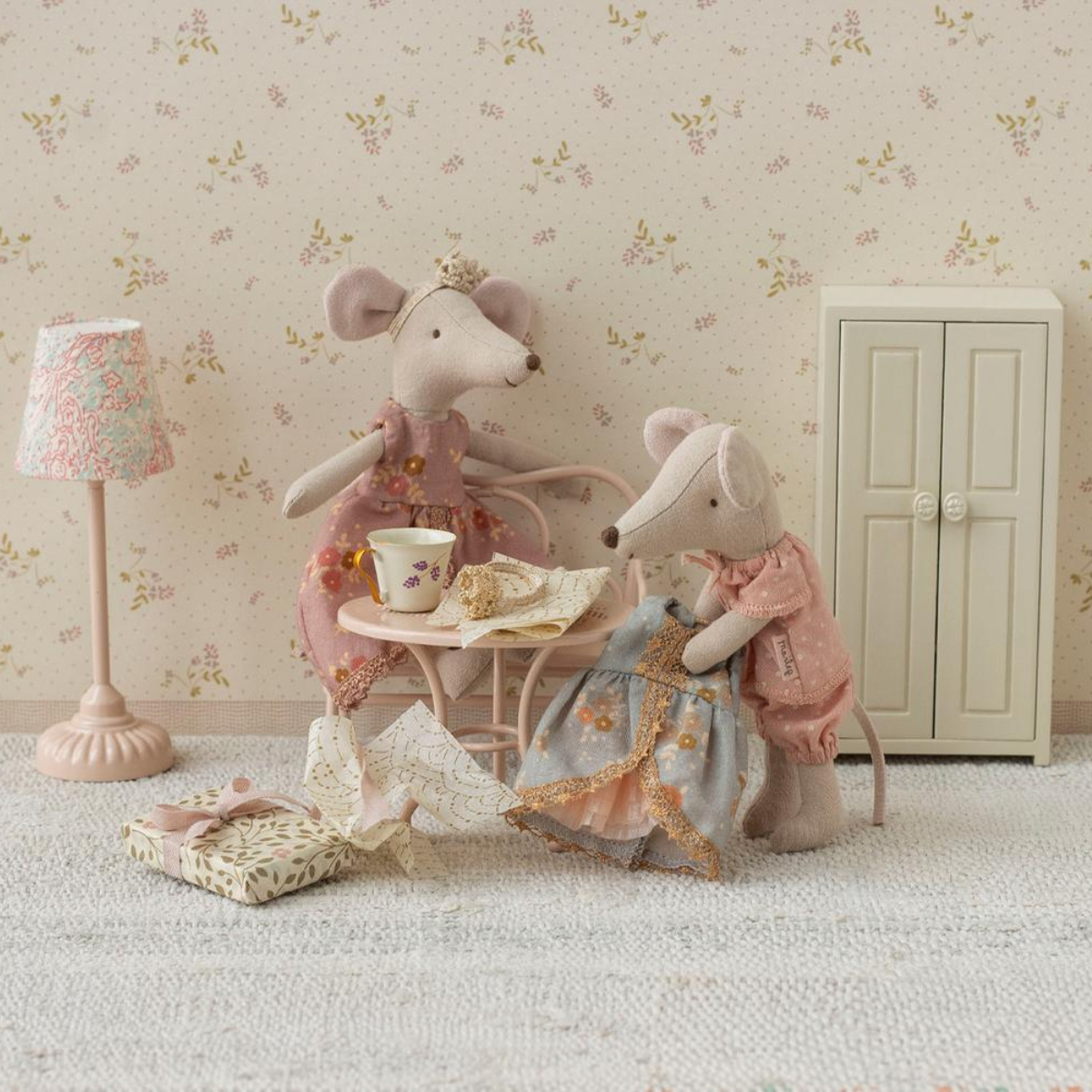 Maileg Café Set Mouse – Big Pale Pink | Miniature Dollhouse Dining Furniture