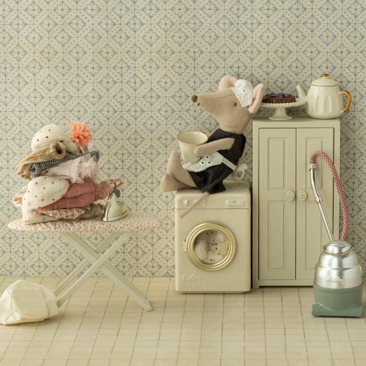 Maileg Maid Mouse | Magnetic Hands Dollhouse Character