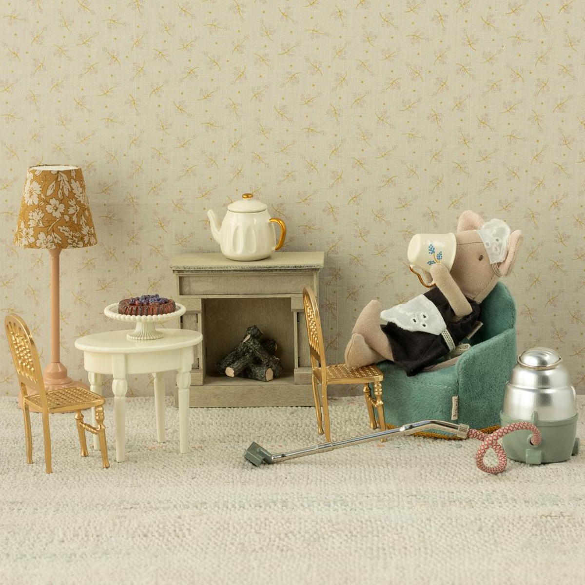 Maileg Maid Mouse | Magnetic Hands Dollhouse Character
