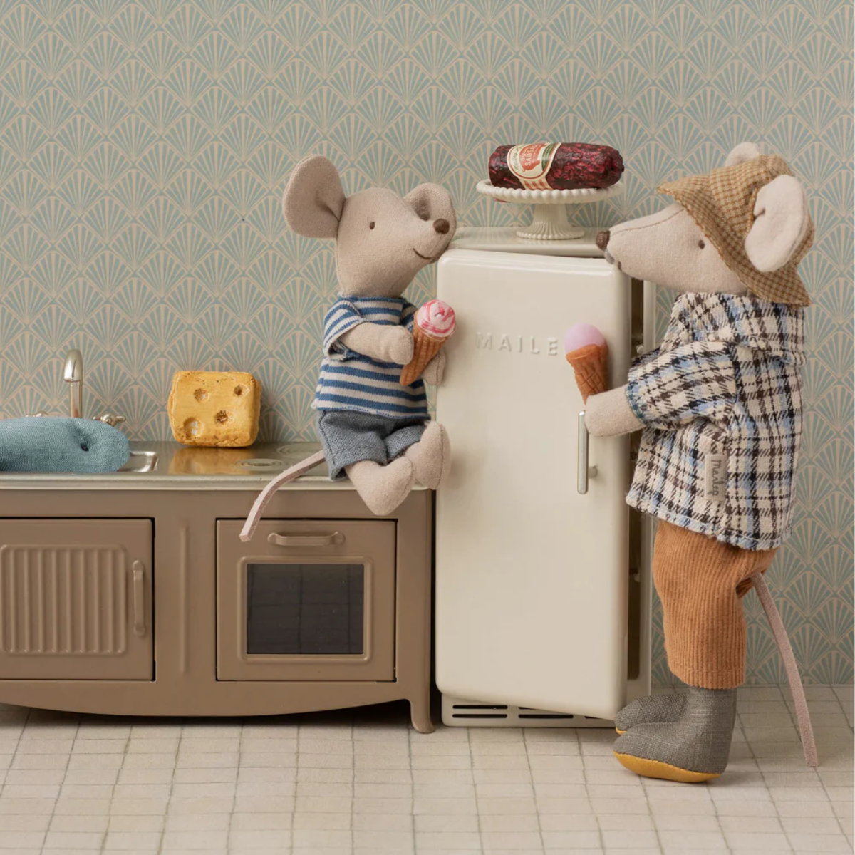 Maileg Fridge for Mouse House – Off White | Miniature Dollhouse Refrigerator