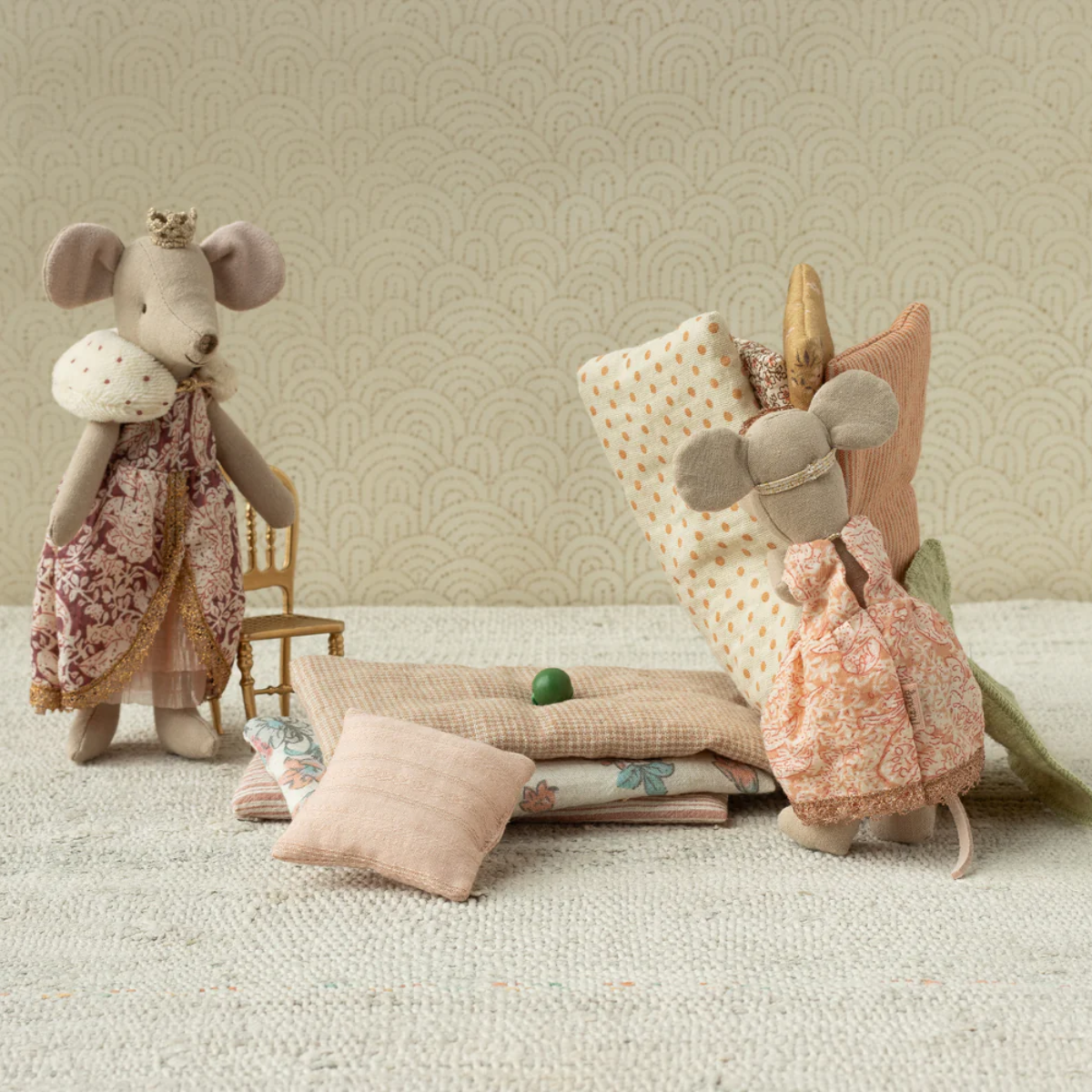 Maileg Princess & the Pea Mouse – Big Sister | Fairytale Castle Play Set