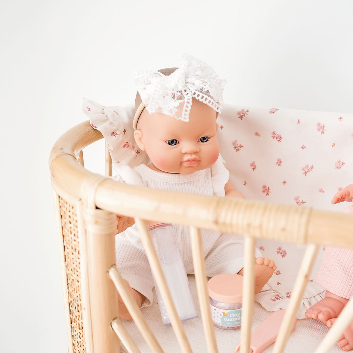 Paola Reina Gordis Asian Girl No Hair  - Ava