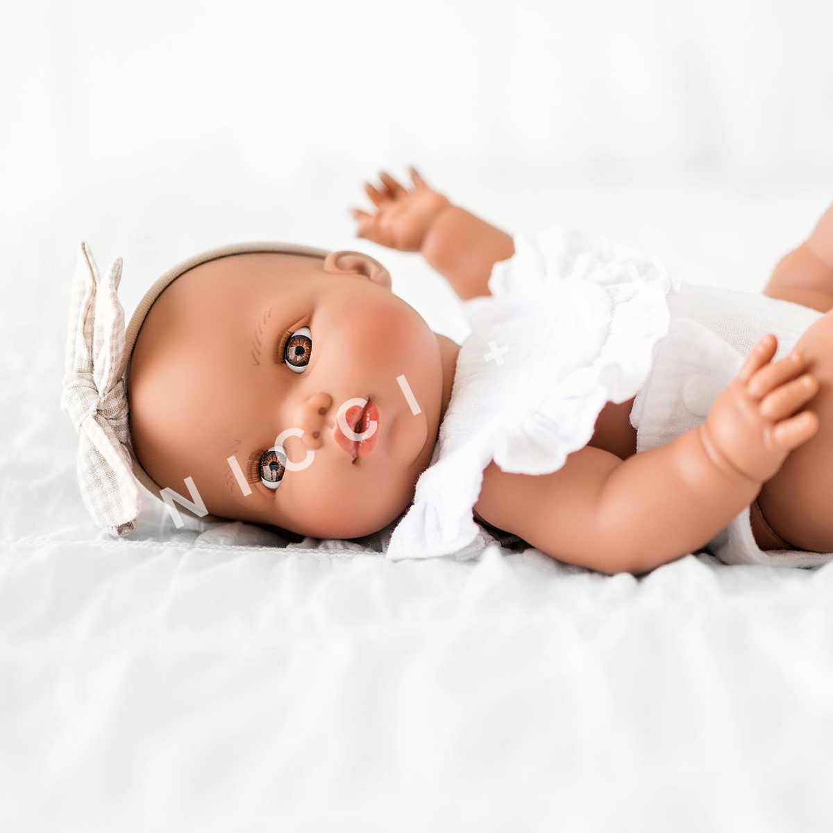 Close up of Mini Coletto Alba doll with brown eyes